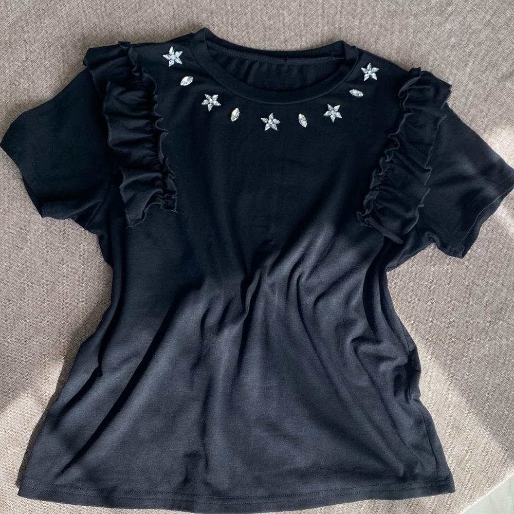 💛 Embellished Black Ruffle Top